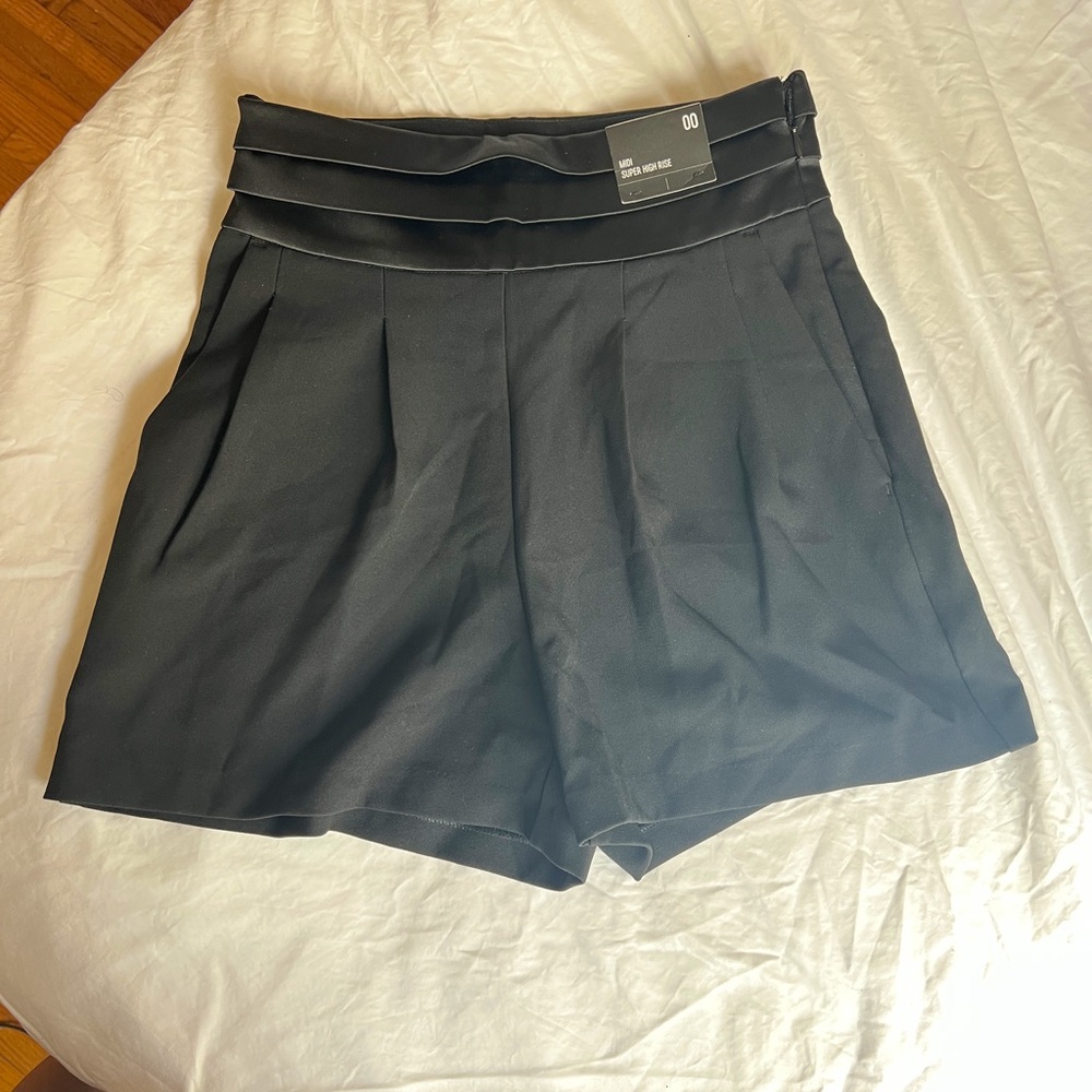 High waist midi shorts. Tuxedo waist . Brand new with tags. Black. size 00 - Picture 2 of 8